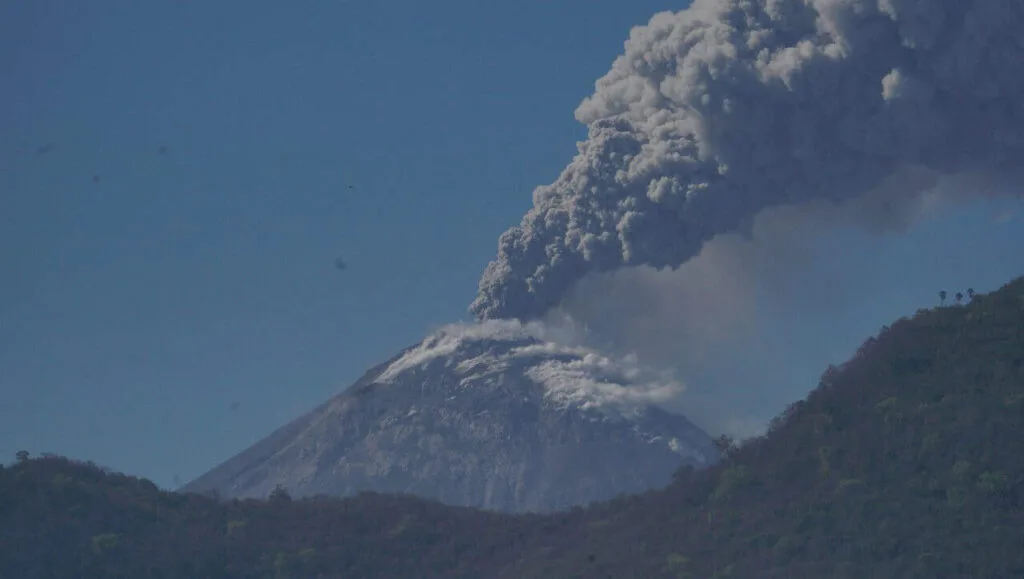 lewotobi erupsi