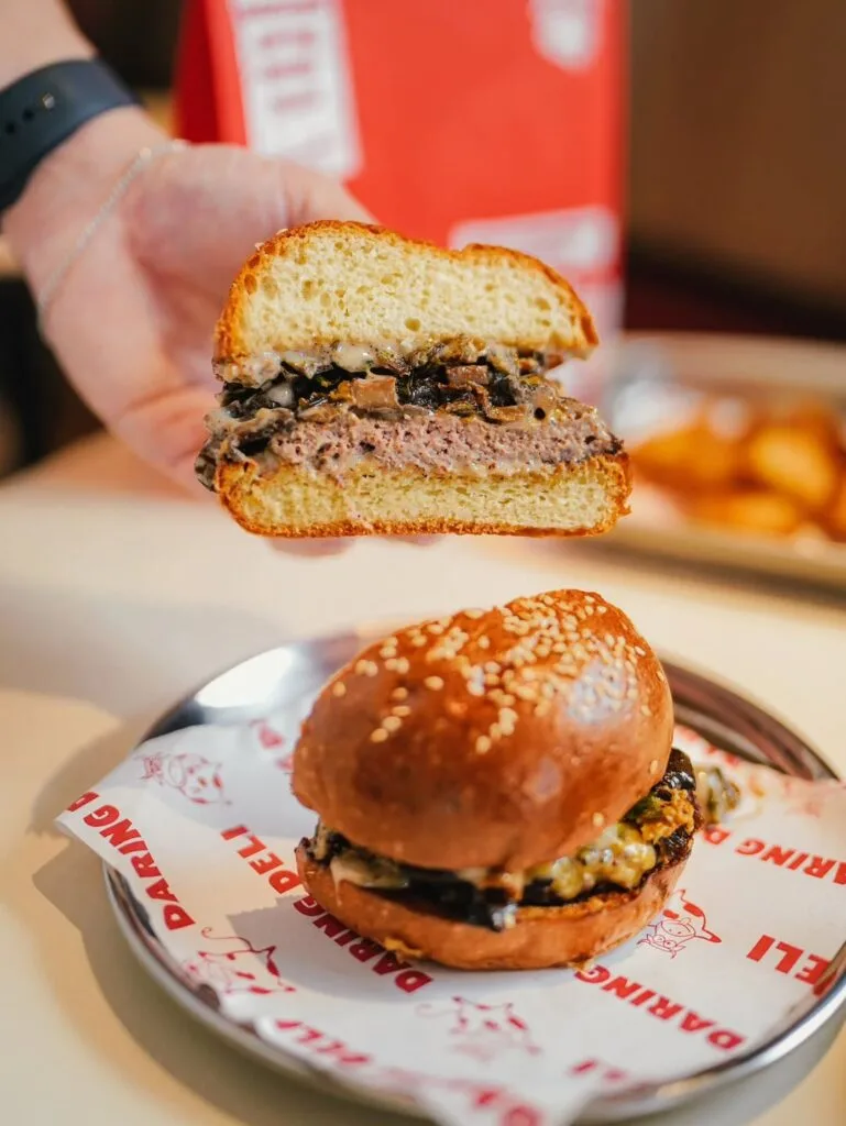 burger daring deli