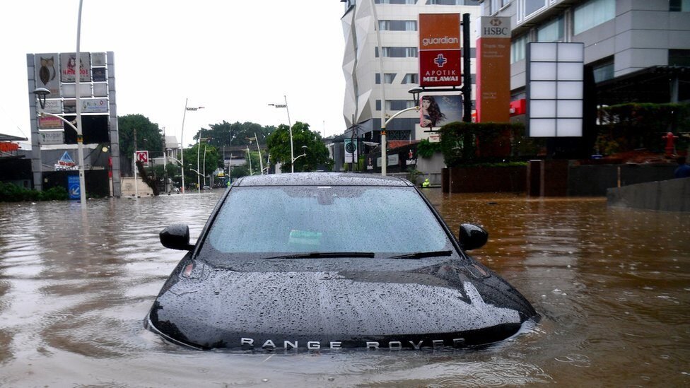 jalan Jakarta terendam banjir pagi ini